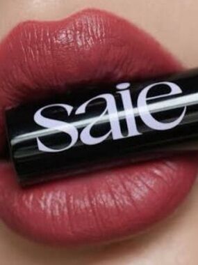 Saie Matte Blurring Lipstick - Dada